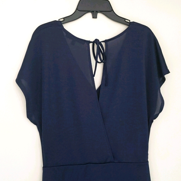 Dynamite V-neck dress - Picture 6 of 7
